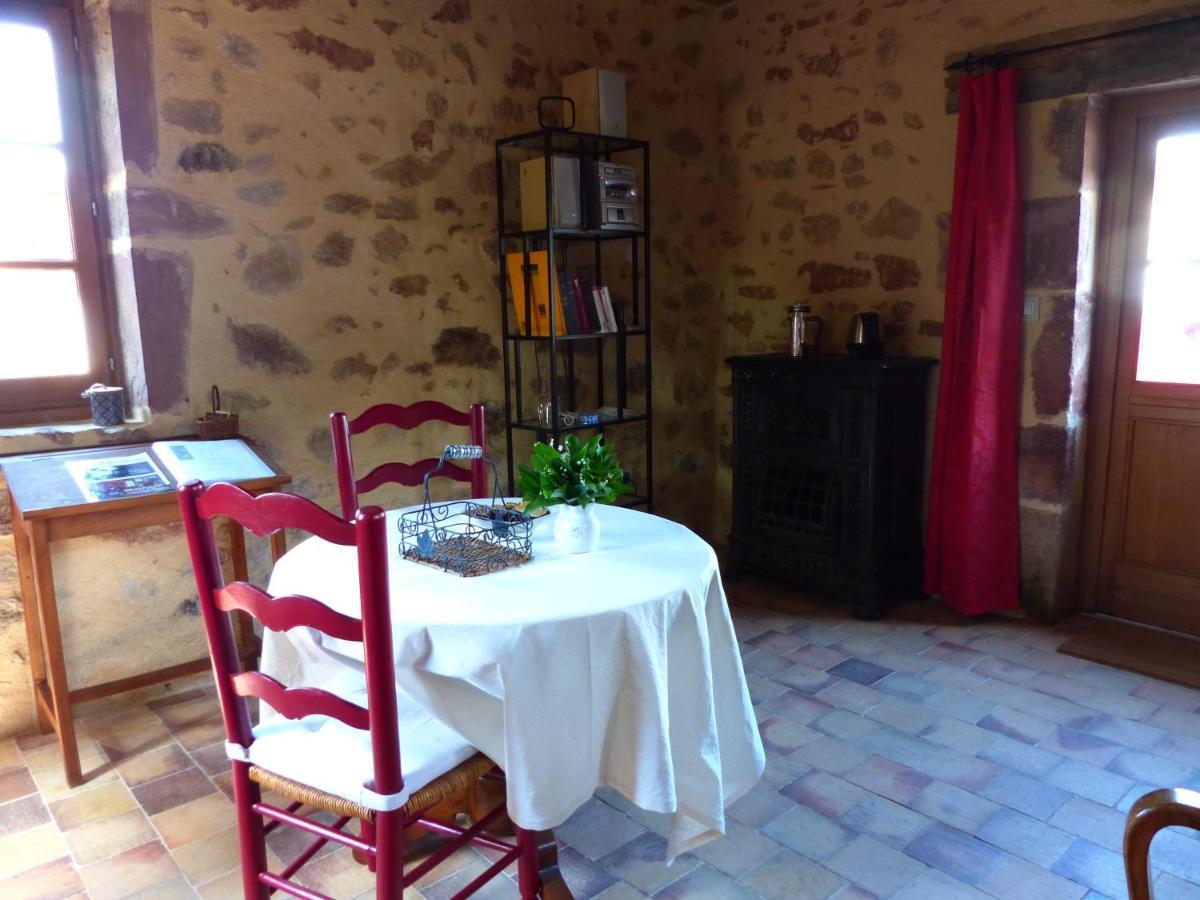 L'Abrejou Bed & Breakfast Le Donjon Ngoại thất bức ảnh